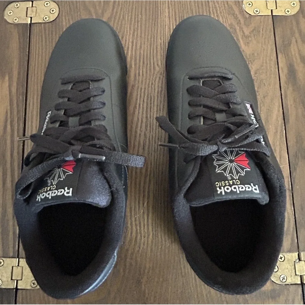 Reebok Women's‎ Low Classic Princess Black Sneakers Size 9.5